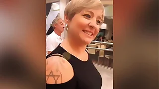 Enquanto eu chupava um o outro me comeu de quatro. Foi assim que dei para dois ao mesmo tempo - Brasileira amadora loira gostosa casada de bunda grande fazendo boquete! - Assista AGORA o vídeo completo em: onlyfans.com/cassianacosta
